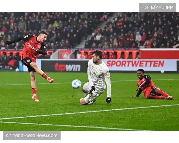 半场:多特蒙德0-1落后于美因茨,欧冠席位岌岌可危 半场:多特蒙德0-1落后于美因茨,欧冠席位岌岌可危